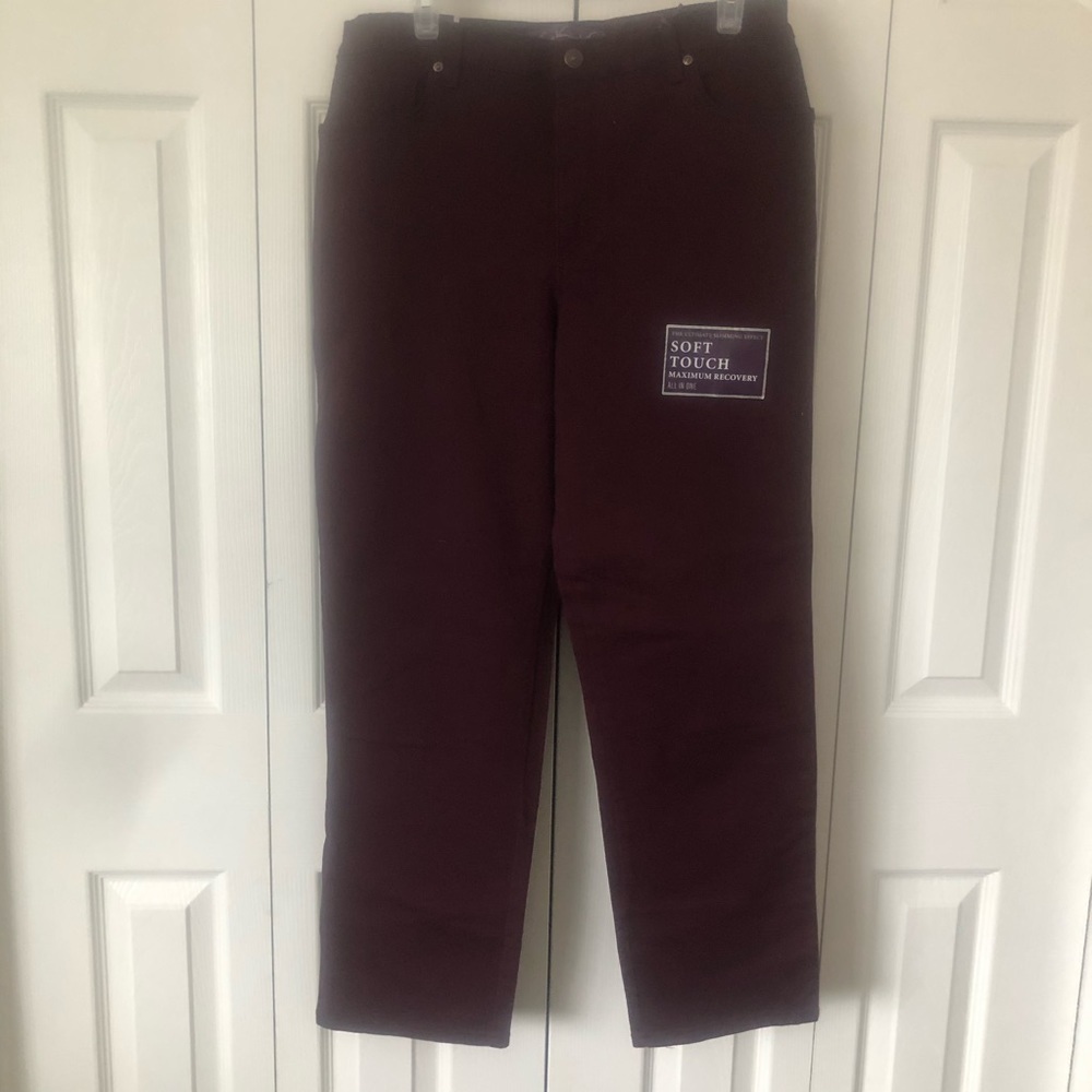 Gloria Vanderbilt Amanda Burgundy 5 Pocket Jean Size 14 Short - Picture 2 of 6
